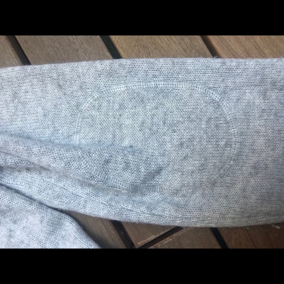 SILK & CASHMERE Light Grey Button Up V-Neck Top - Picture 3 of 5